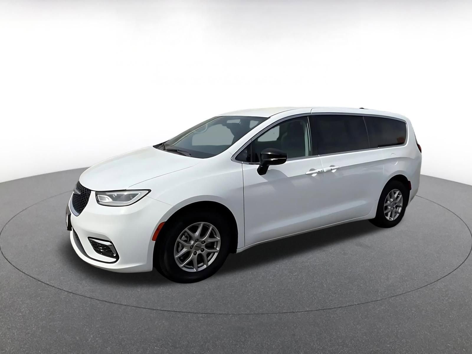 Used 2024 Chrysler Pacifica Touring-L image 8
