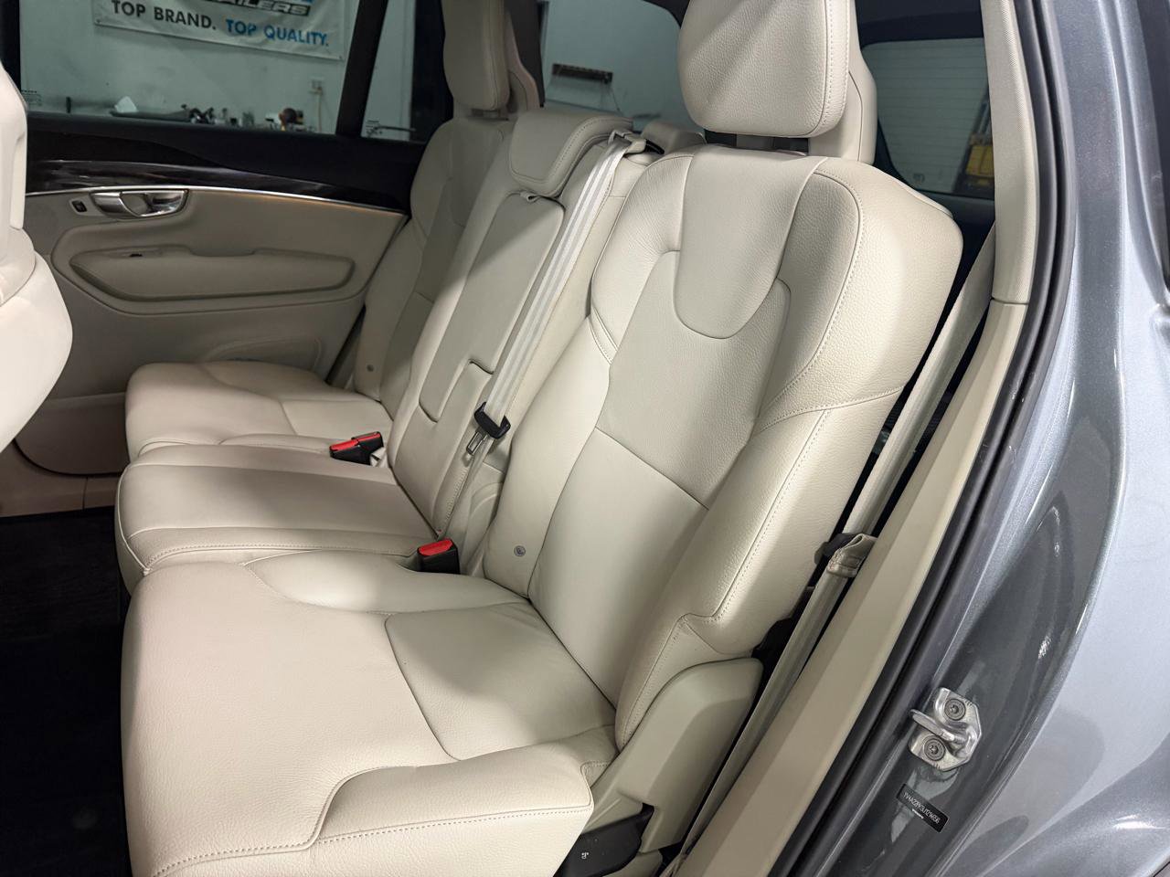 Used 2018 Volvo XC90 T6 Momentum w/ Convenience Package image 24