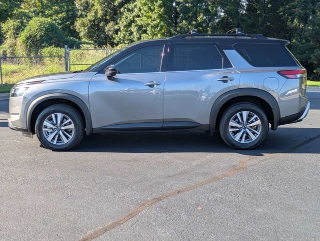 Used 2024 Nissan Pathfinder SL FWD image 7