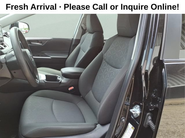 Used 2025 Toyota RAV4 XLE FWD image 12
