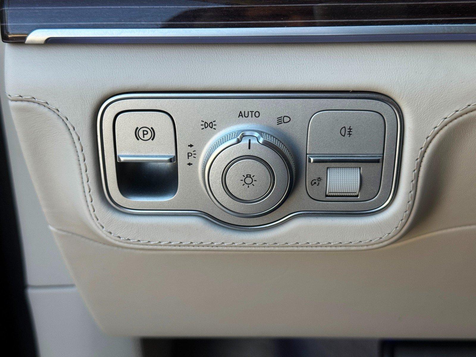 Used 2023 Mercedes-Benz Maybach GLS 600 4MATIC image 18