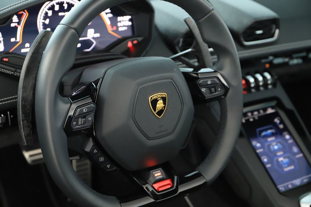 Used 2022 Lamborghini Huracan EVO image 16