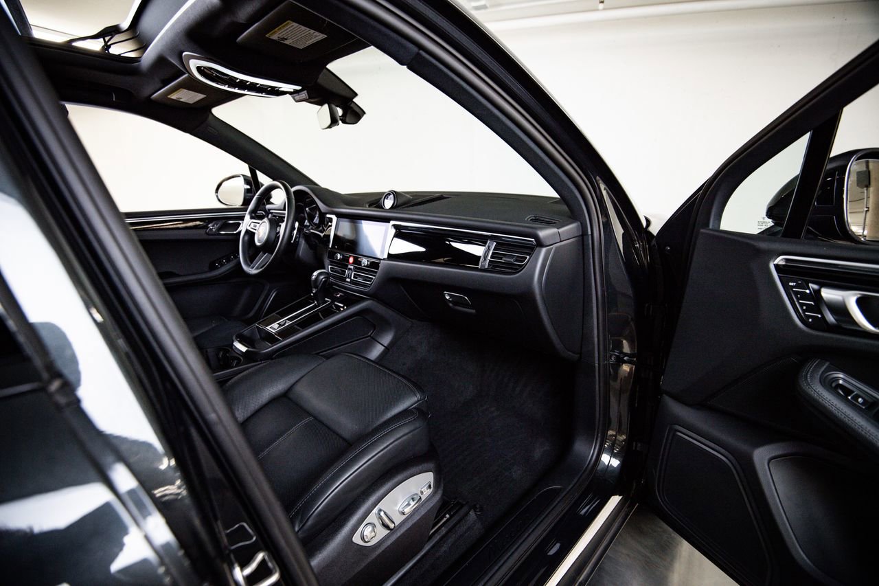 Certified 2024 Porsche Macan image 28