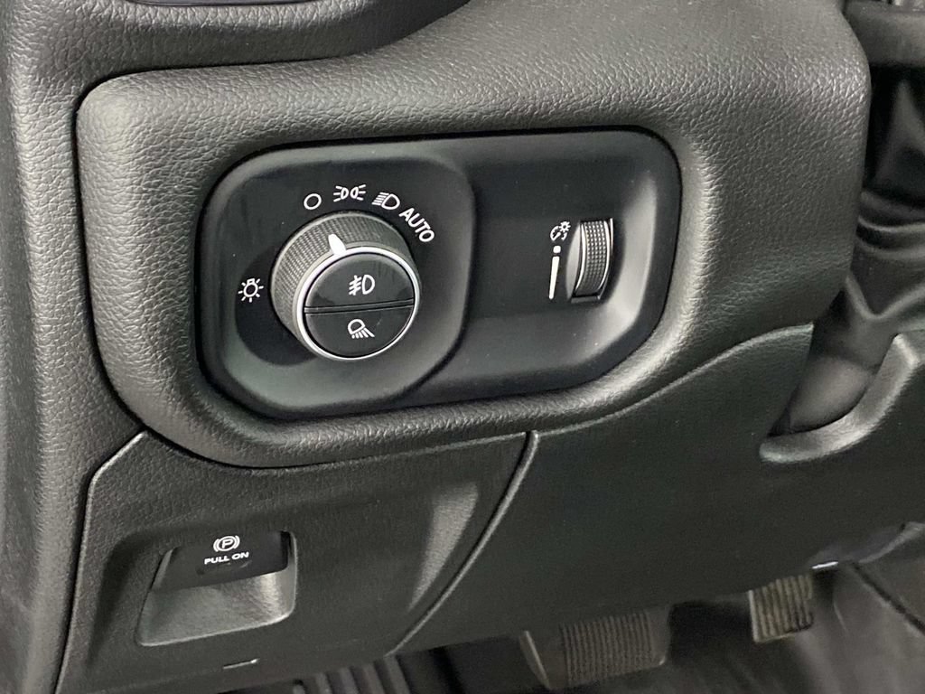 Used 2023 RAM 1500 4x4 Crew Cab image 13