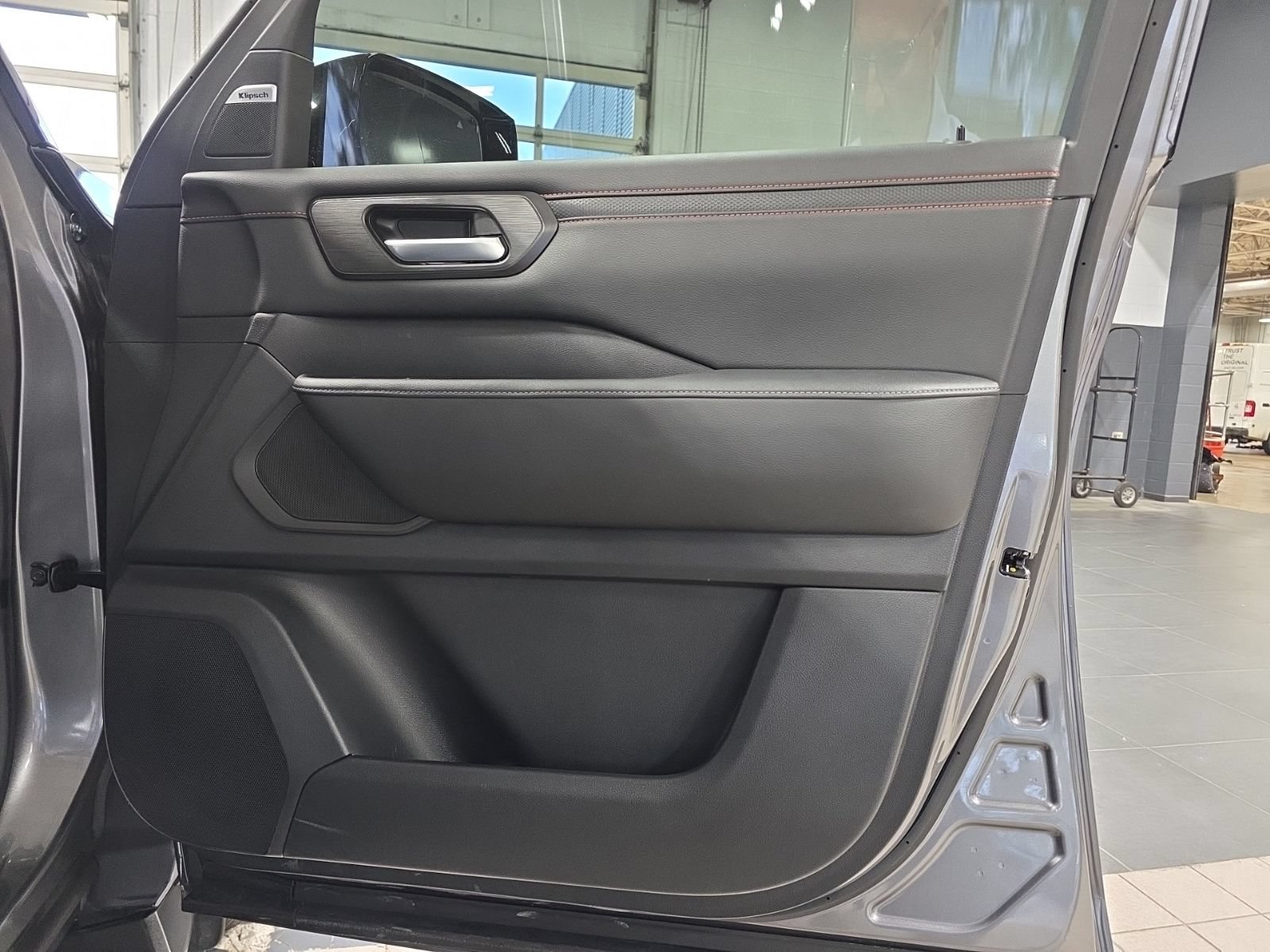 Certified 2025 Nissan Armada PRO-4X w/ Pro-4X Premium Package AWD/4WD image 33