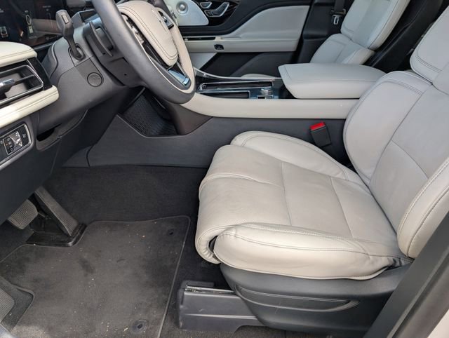 Used 2025 Lincoln Aviator Reserve w/ Equipment Group 201A AWD/4WD image 15