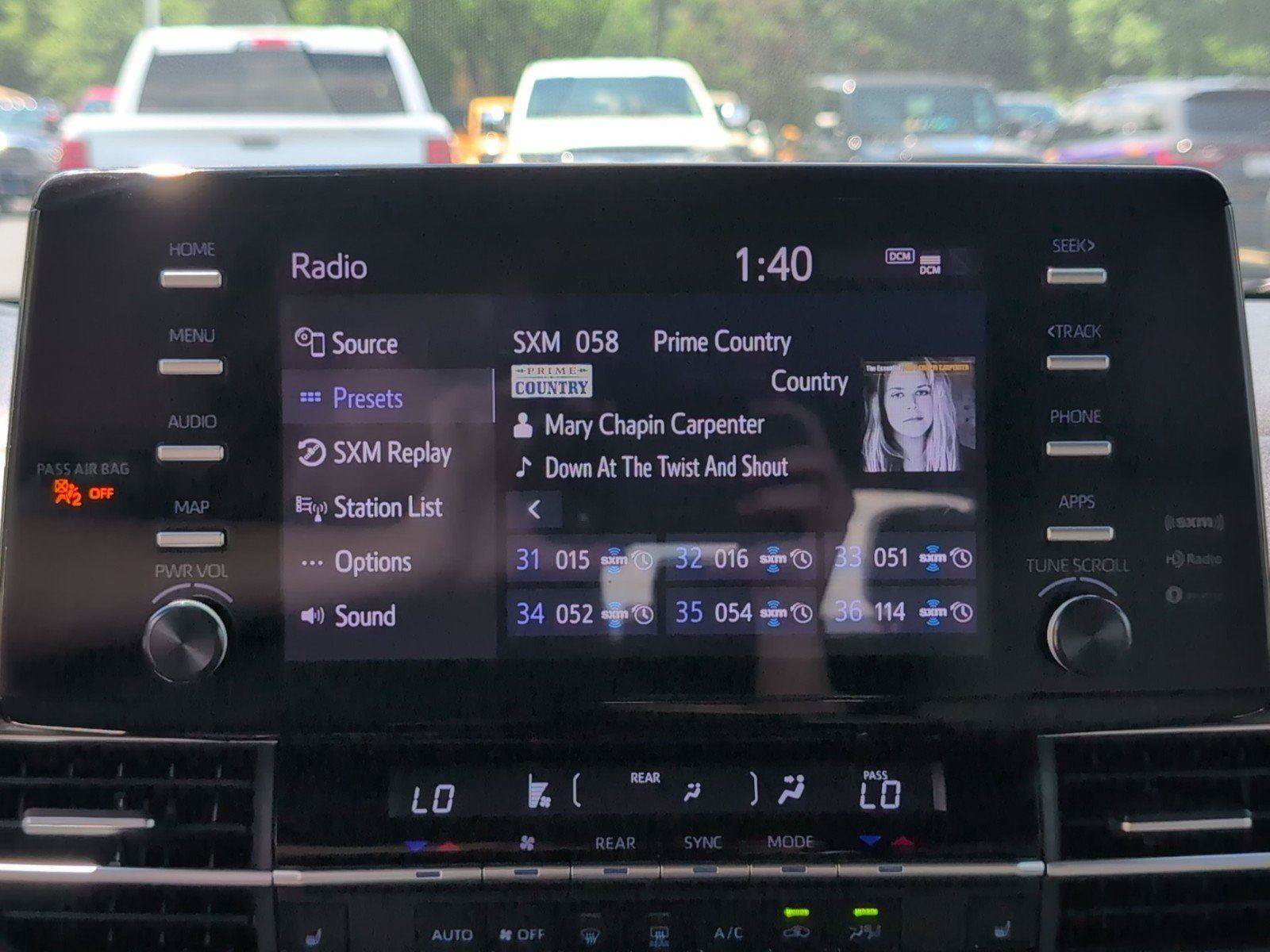 Used 2024 Toyota Sienna XLE FWD image 23