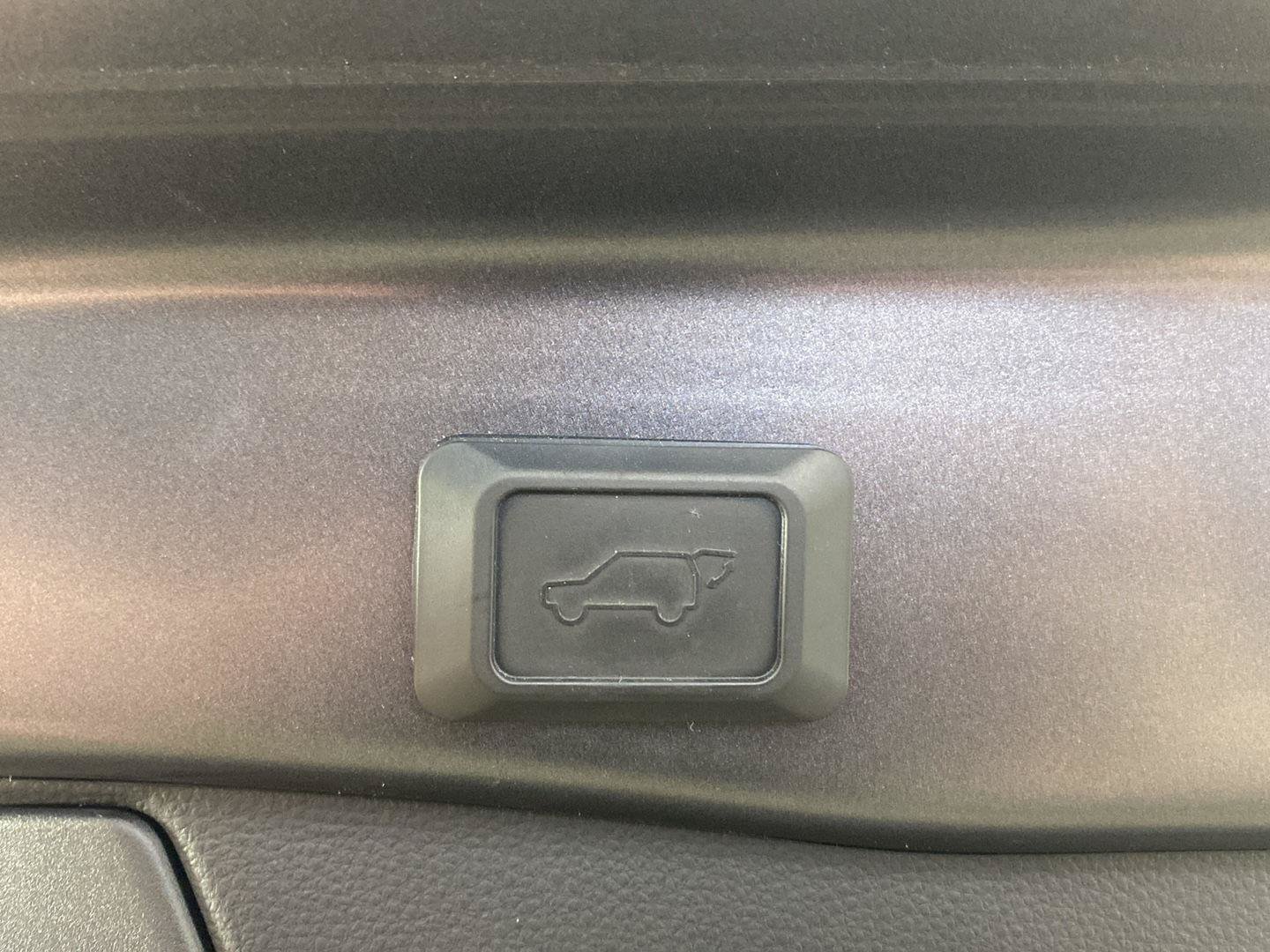 Used 2021 Toyota RAV4 SE w/ Weather & Moonroof Package AWD/4WD image 29