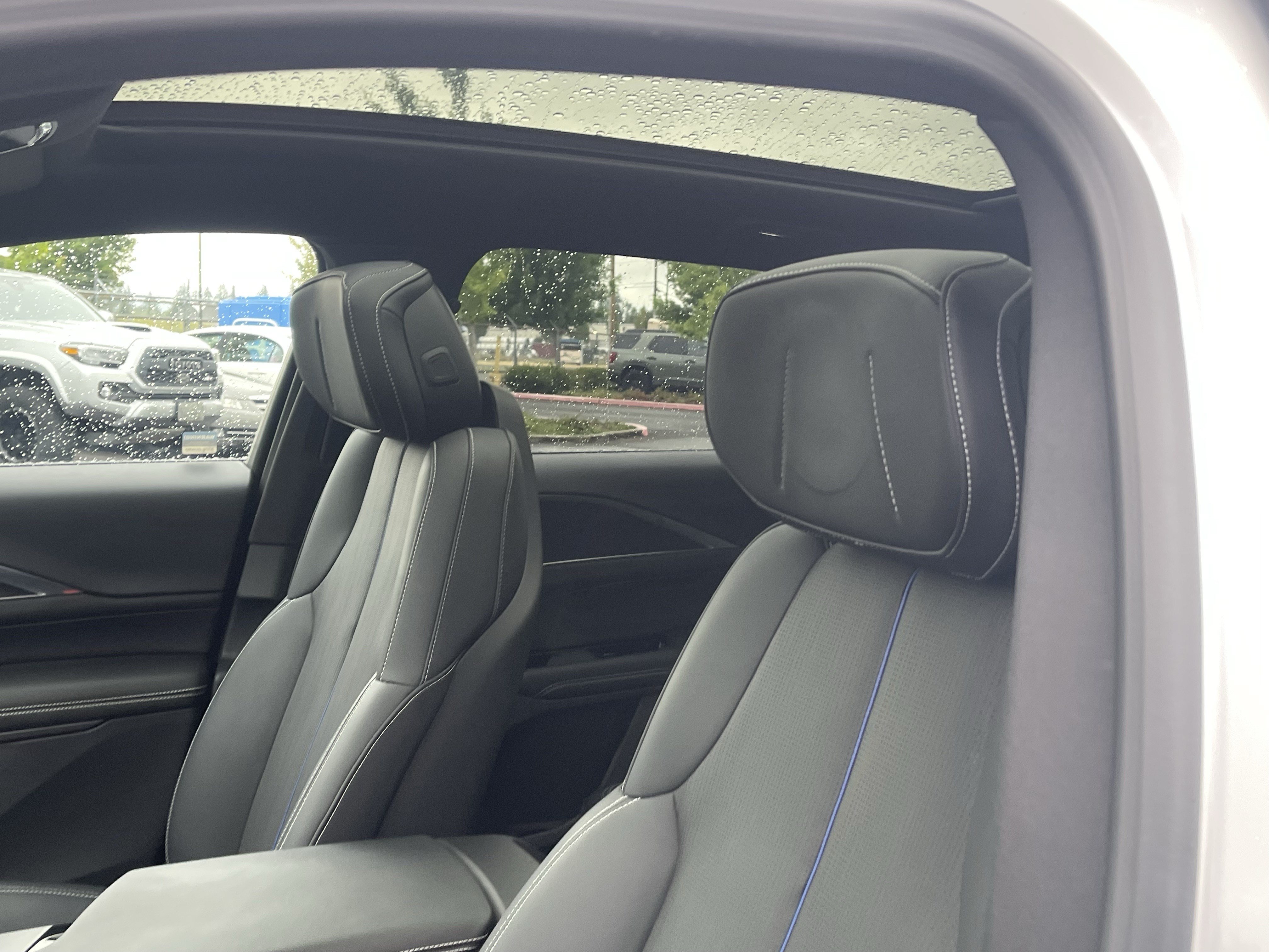 Used 2024 Cadillac Lyriq Luxury AWD/4WD image 19