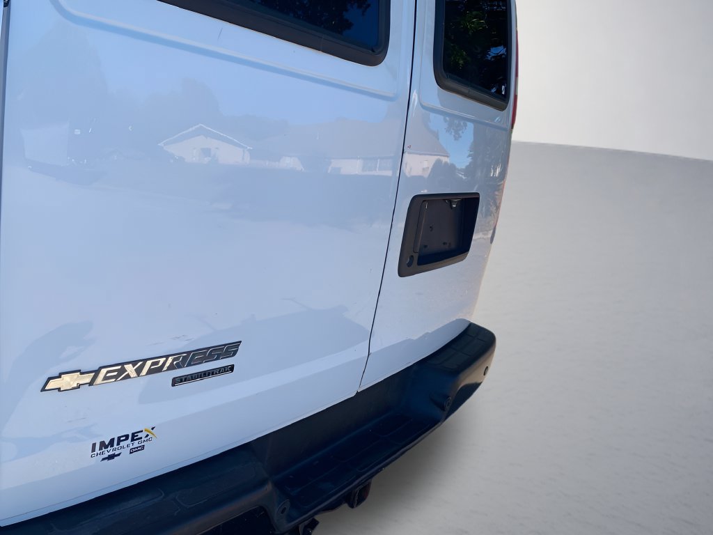 Used 2014 Chevrolet Express 3500 RWD image 31
