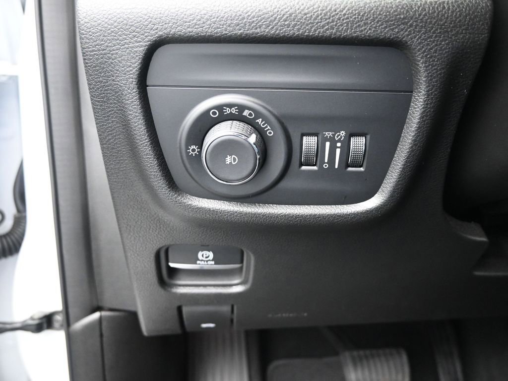 Used 2024 Jeep Grand Cherokee Limited image 33