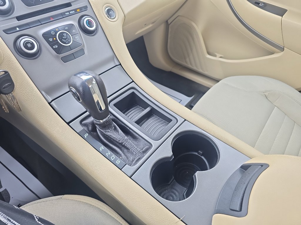 Used 2013 Ford Taurus SE FWD image 26