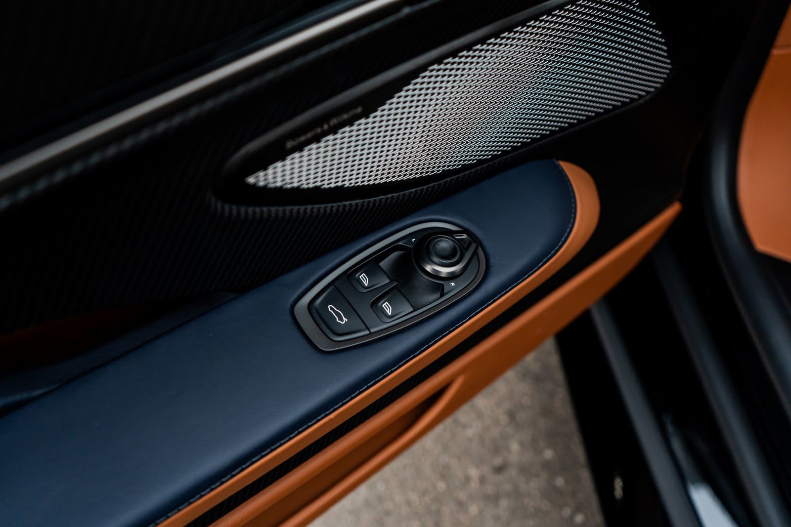 Used 2025 Aston Martin Vanquish image 25