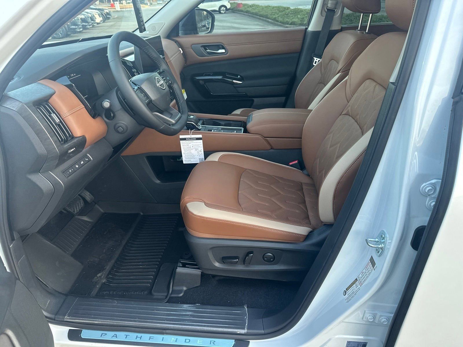 New 2026 Nissan Pathfinder Platinum image 9