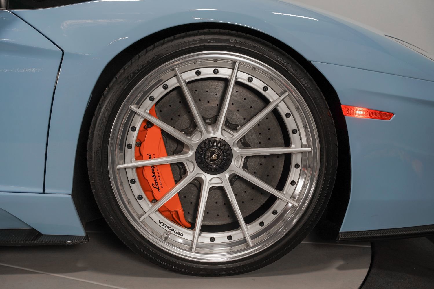 Used 2018 Lamborghini Aventador S image 25