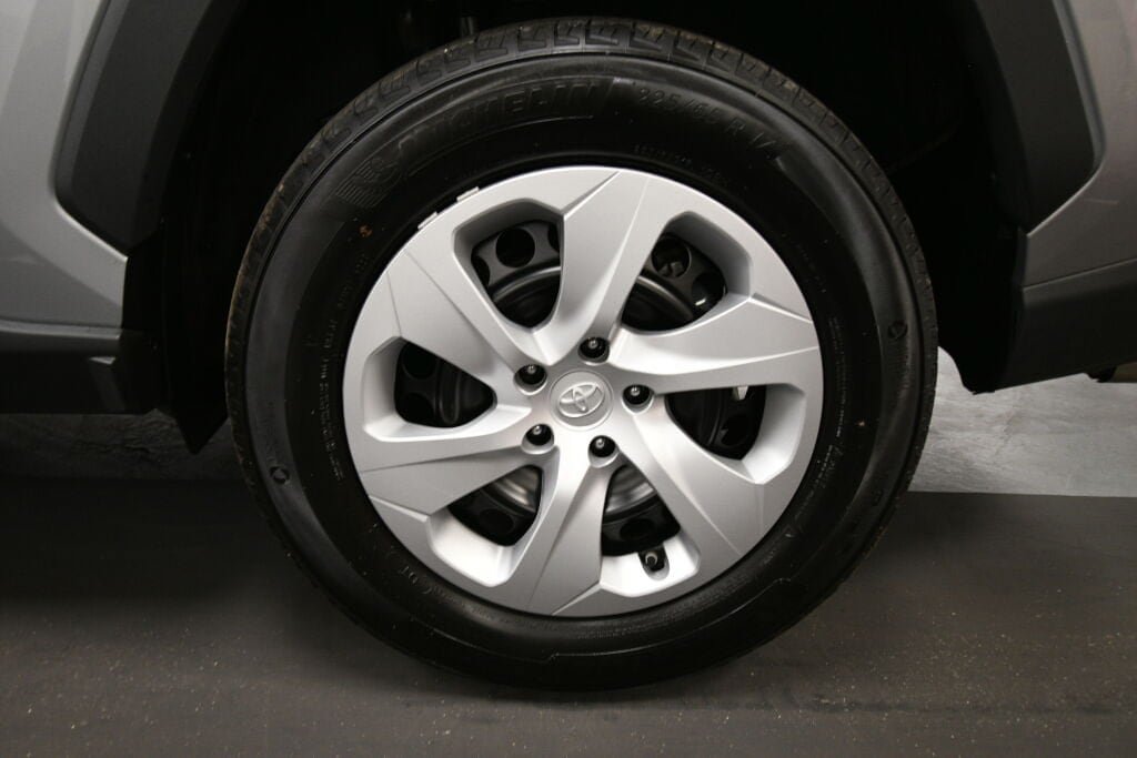 Used 2025 Toyota RAV4 LE FWD image 31