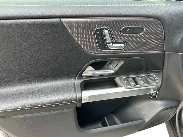 Used 2022 Mercedes-Benz GLB 250 4MATIC image 15