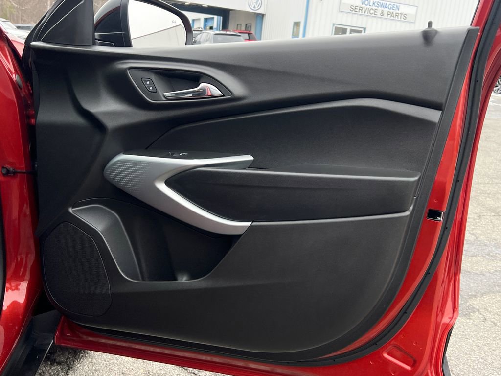 Used 2024 Chevrolet Trax RS w/ Driver Confidence Package image 11