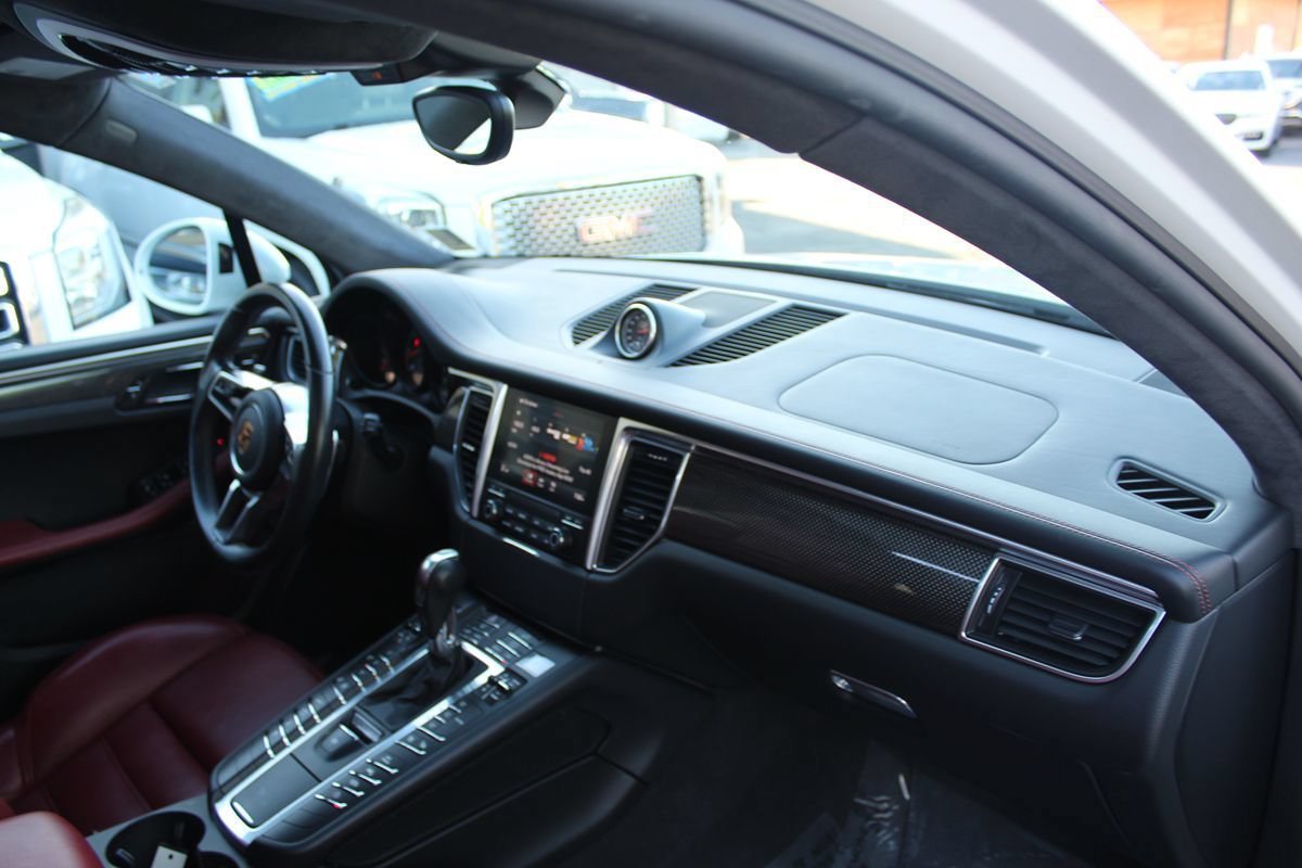 Used 2017 Porsche Macan Turbo AWD/4WD image 23