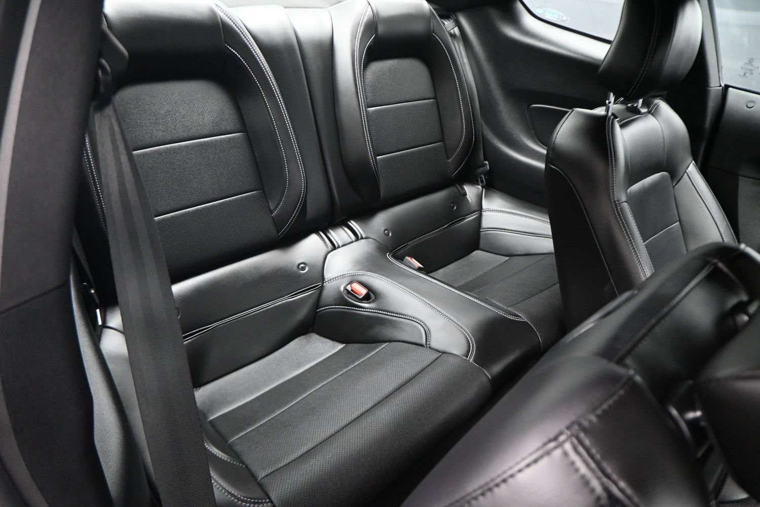 Used 2022 Ford Mustang GT Premium w/ Equipment Group 401A RWD image 13
