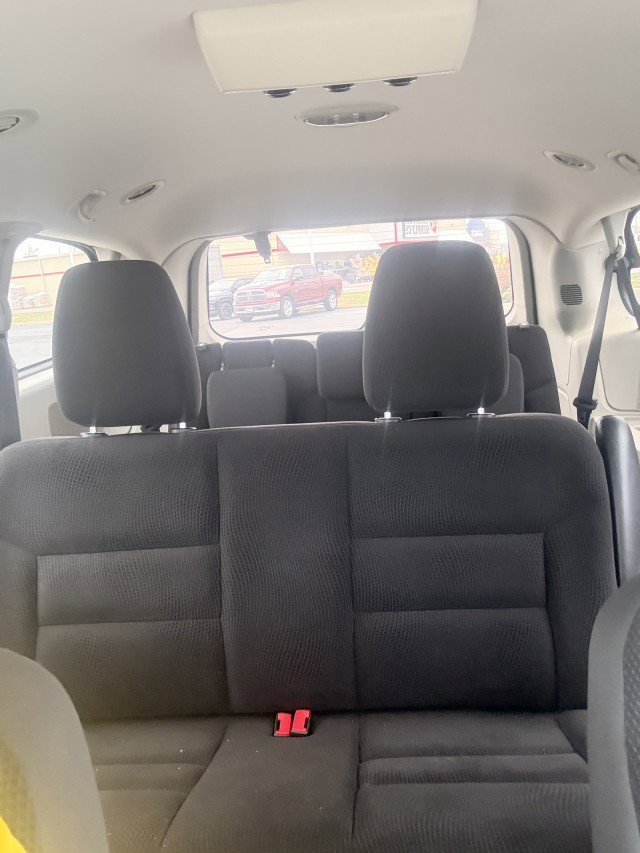 Used 2019 Dodge Grand Caravan SE w/ UConnect Hands-Free Group image 24