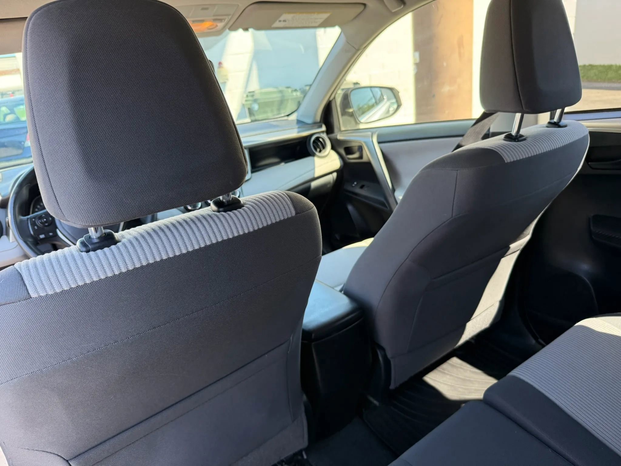 Used 2015 Toyota RAV4 LE AWD/4WD image 12