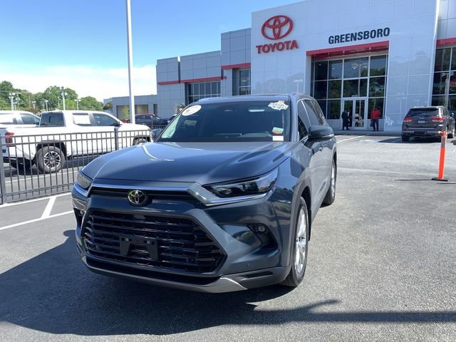 Used 2025 Toyota Grand Highlander AWD image 4