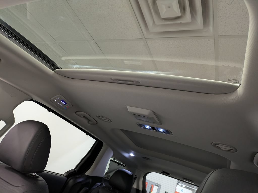 Certified 2024 Kia Carnival SX Prestige FWD image 21