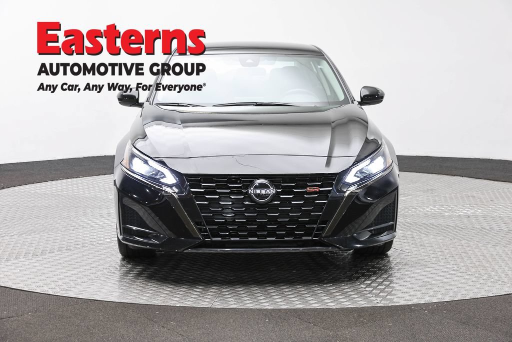 Used 2023 Nissan Altima 2.5 SR AWD/4WD image 2