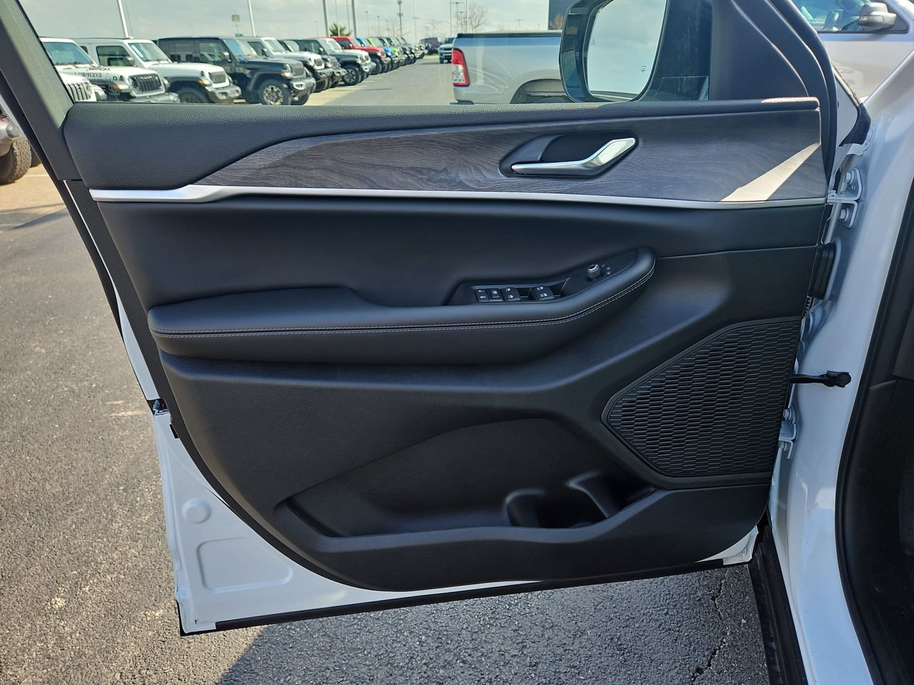 New 2026 Jeep Grand Cherokee Altitude AWD/4WD image 18
