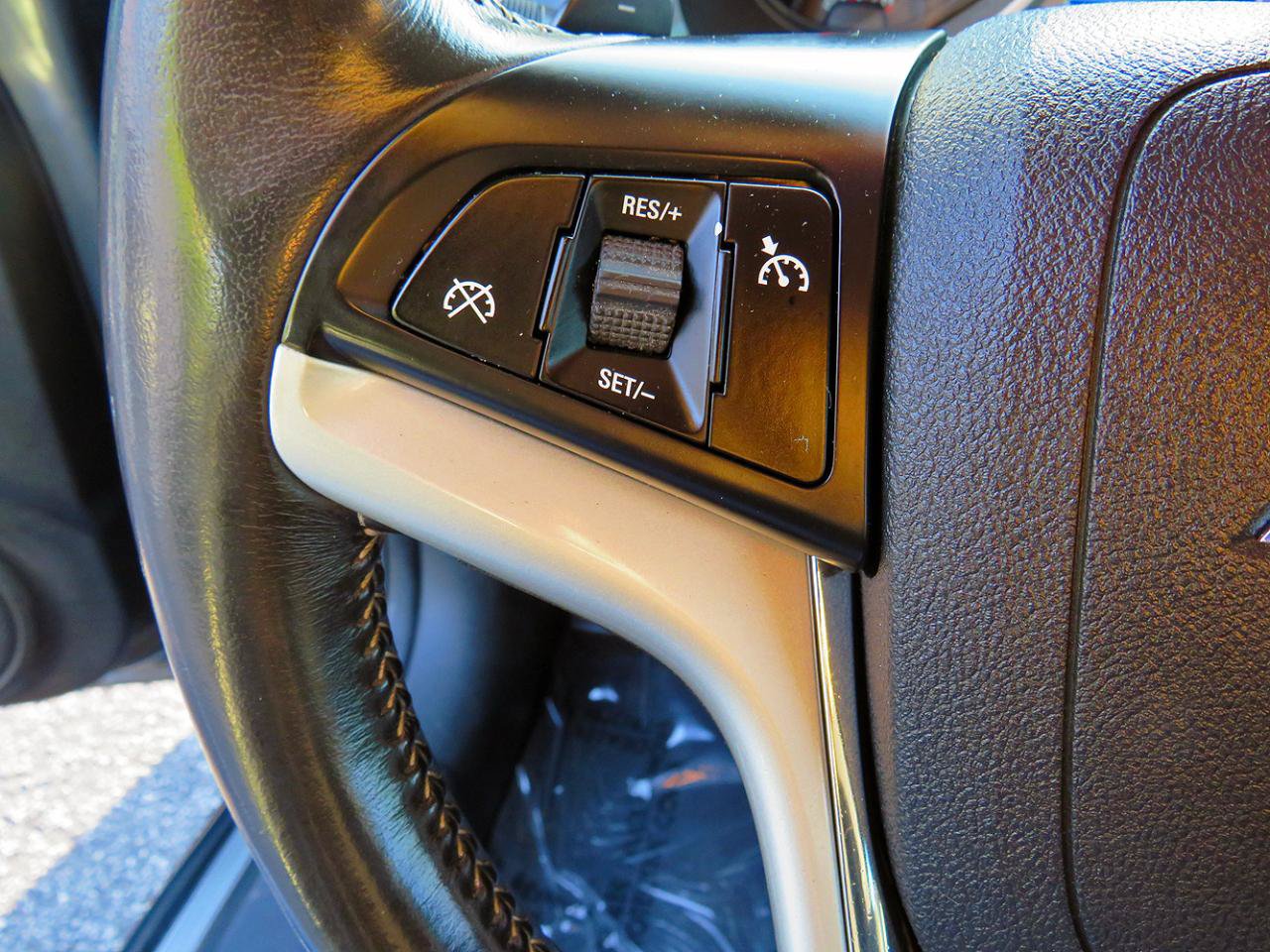 Used 2015 Chevrolet Camaro SS Coupe w/ RS PACKAGE w/ RS Package RWD image 28