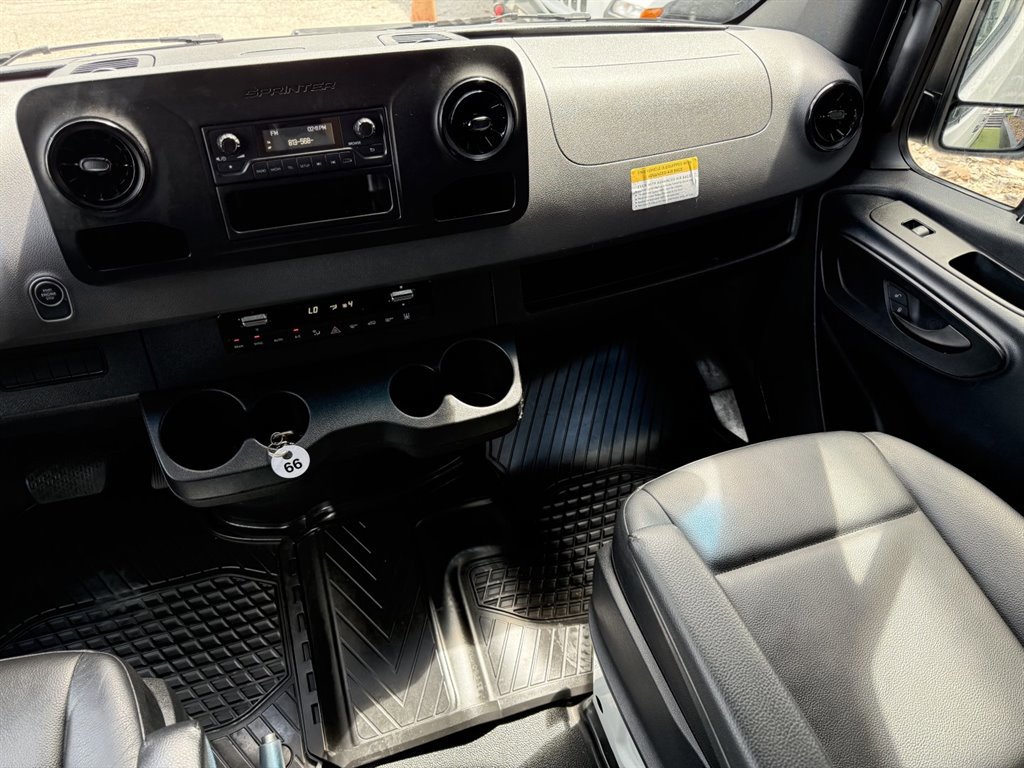 Used 2021 Mercedes-Benz Sprinter 2500 image 30