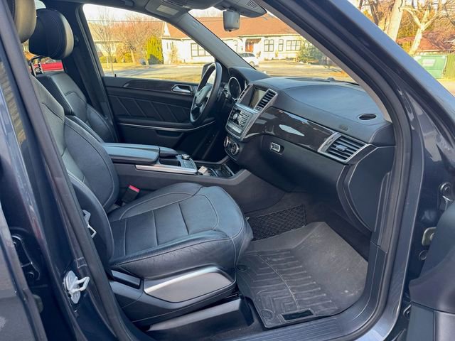 Used 2015 Mercedes-Benz GL 550 4MATIC image 14