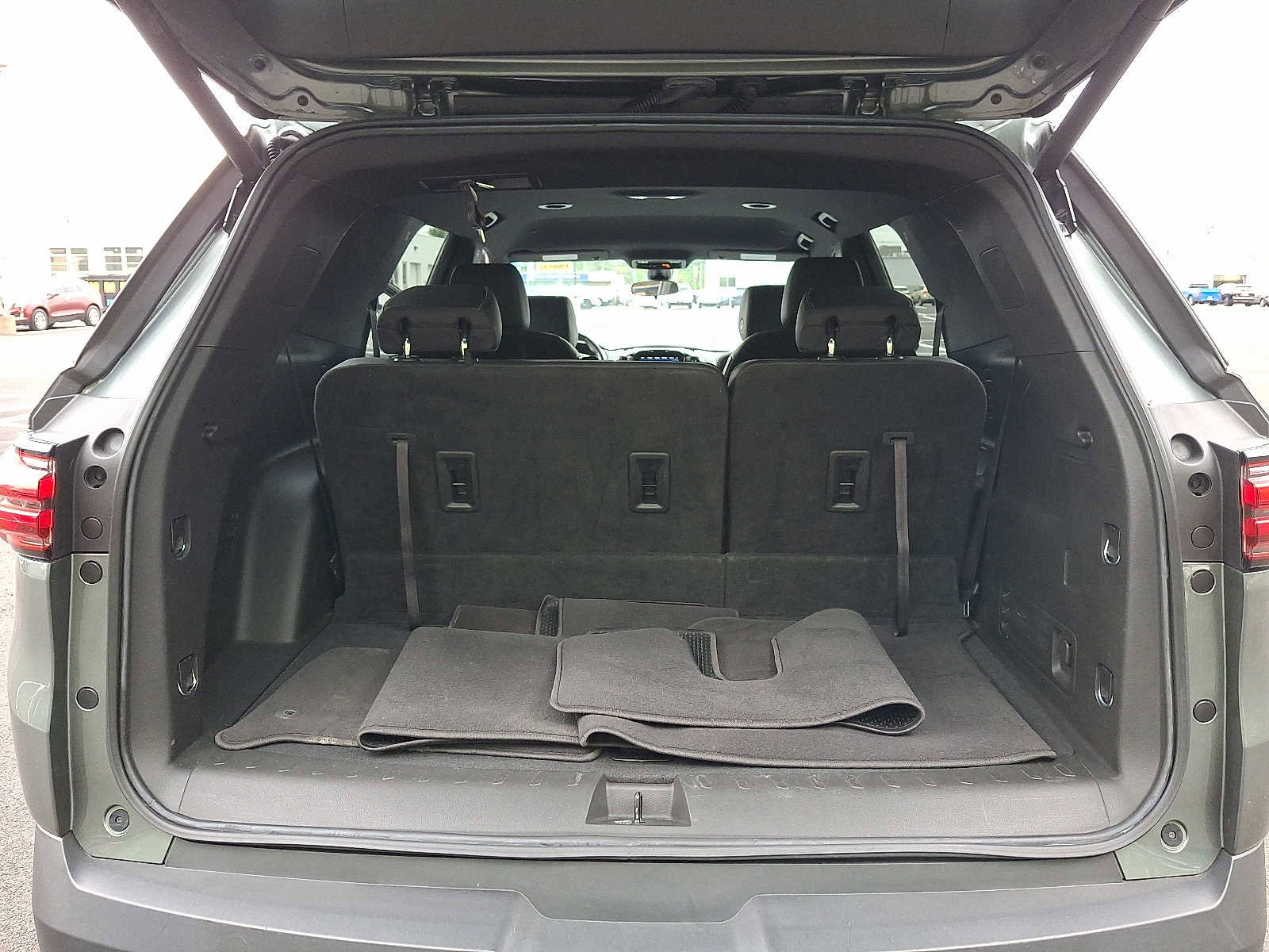 Used 2023 Chevrolet Traverse LT w/ LPO, Roadside Safety Package AWD/4WD image 28
