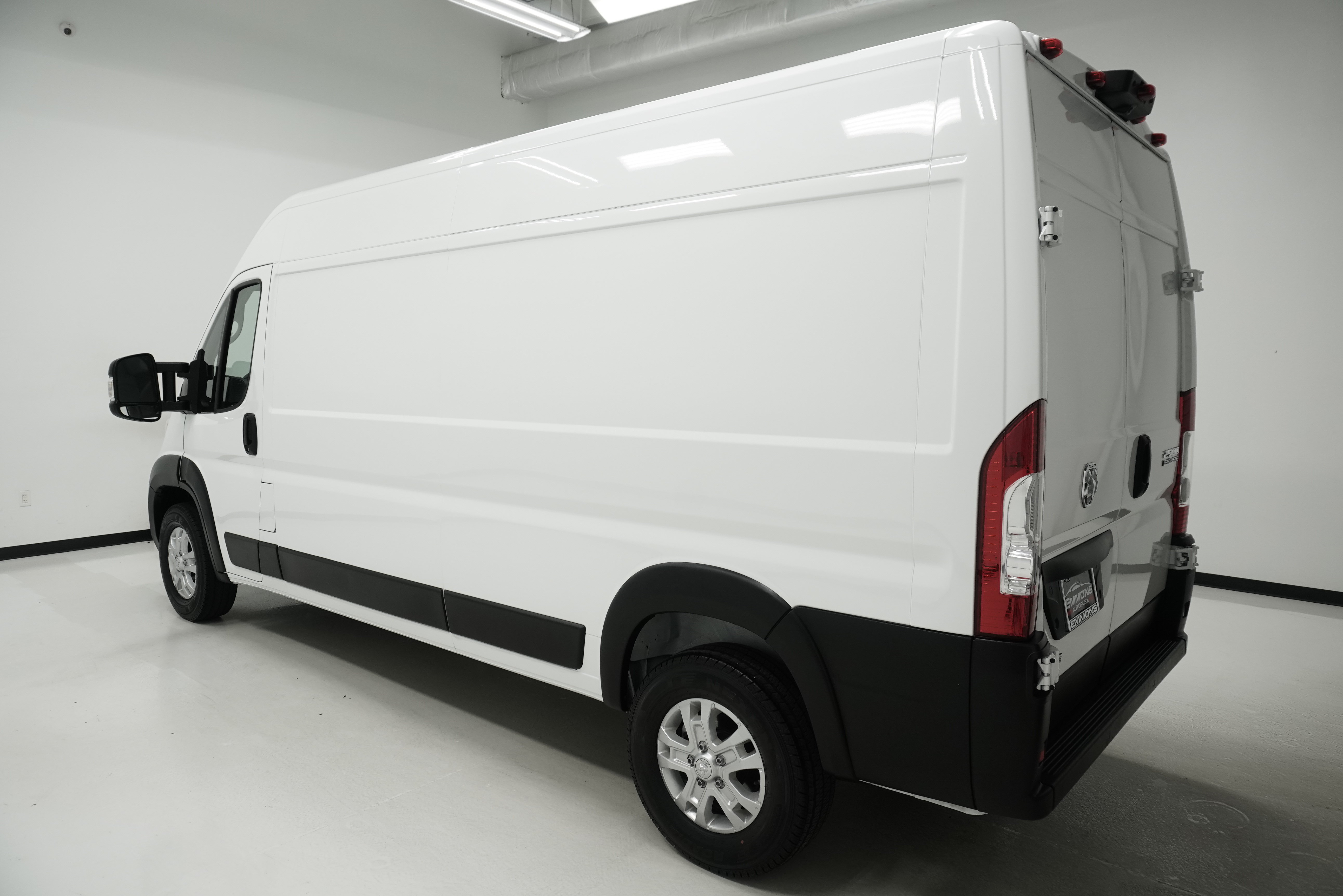Used 2023 RAM ProMaster 2500 w/ Premium Appearance Group FWD image 4