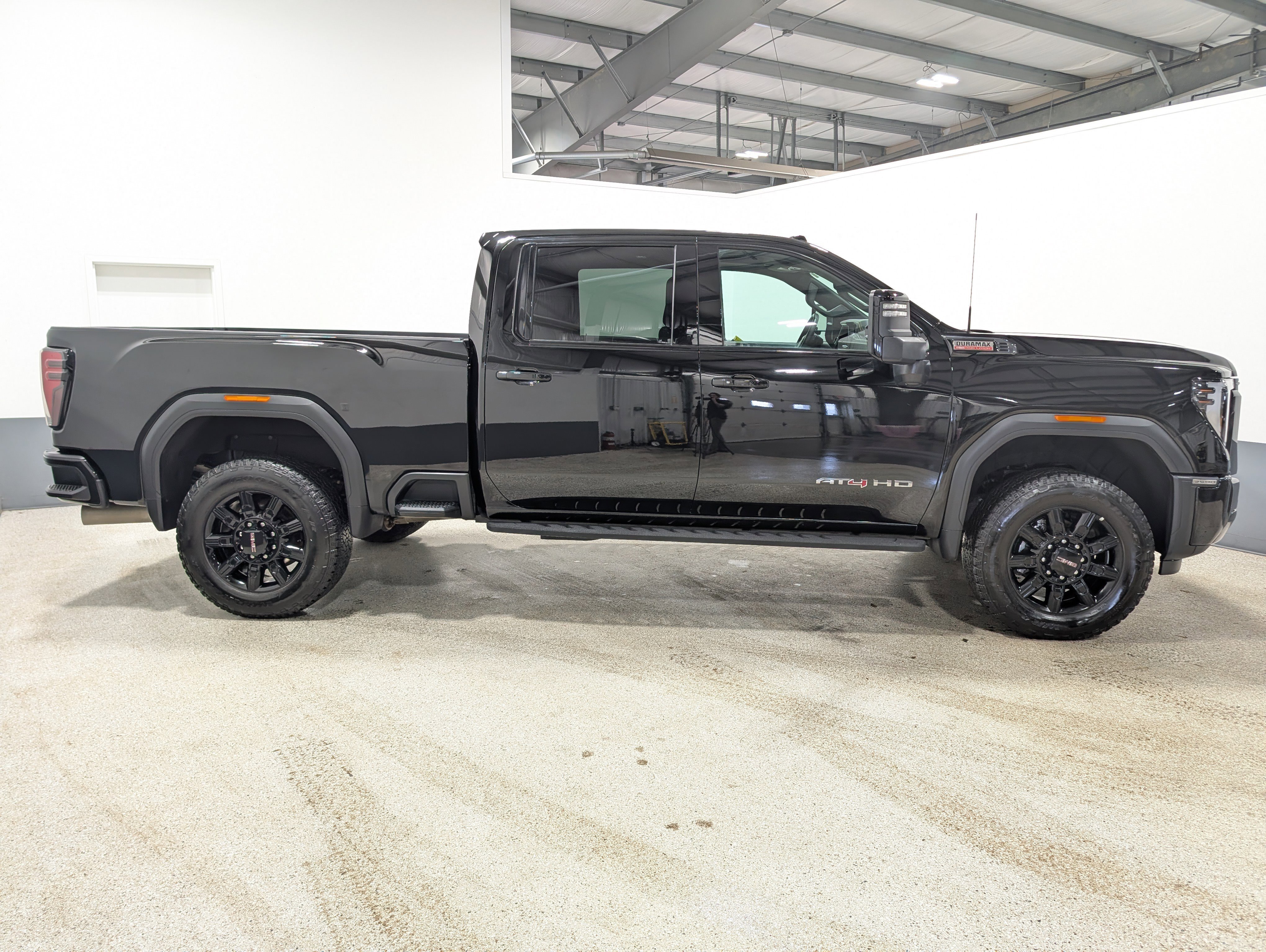 Used 2025 GMC Sierra 3500 AT4 w/ AT4 Premium Plus Package image 2