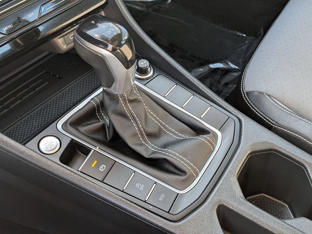 Used 2025 Volkswagen Jetta SE image 20