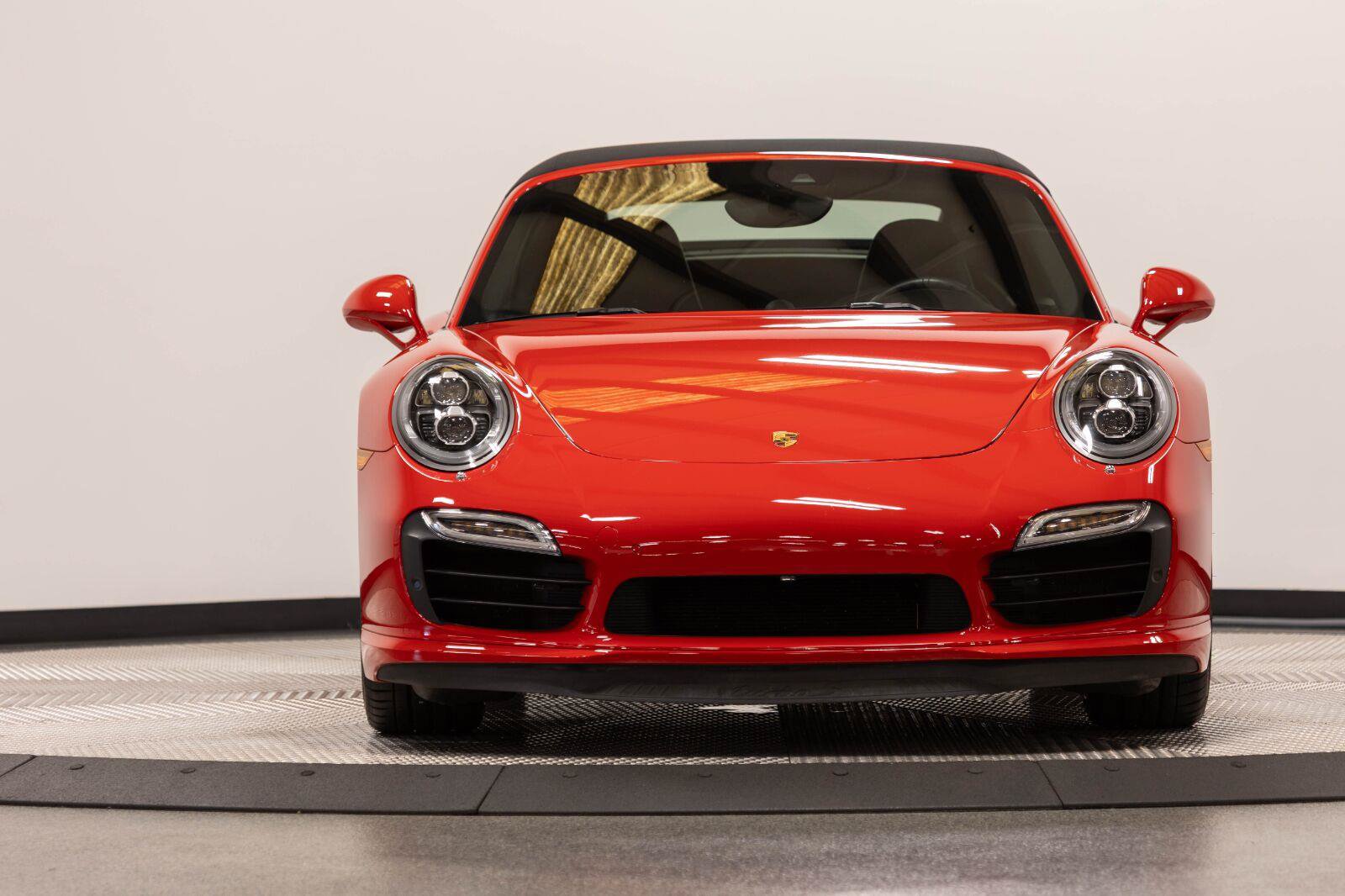 Used 2015 Porsche 911 Turbo S AWD/4WD image 30