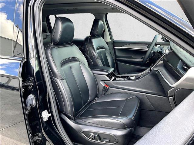 Used 2023 Jeep Grand Cherokee L Limited RWD image 9