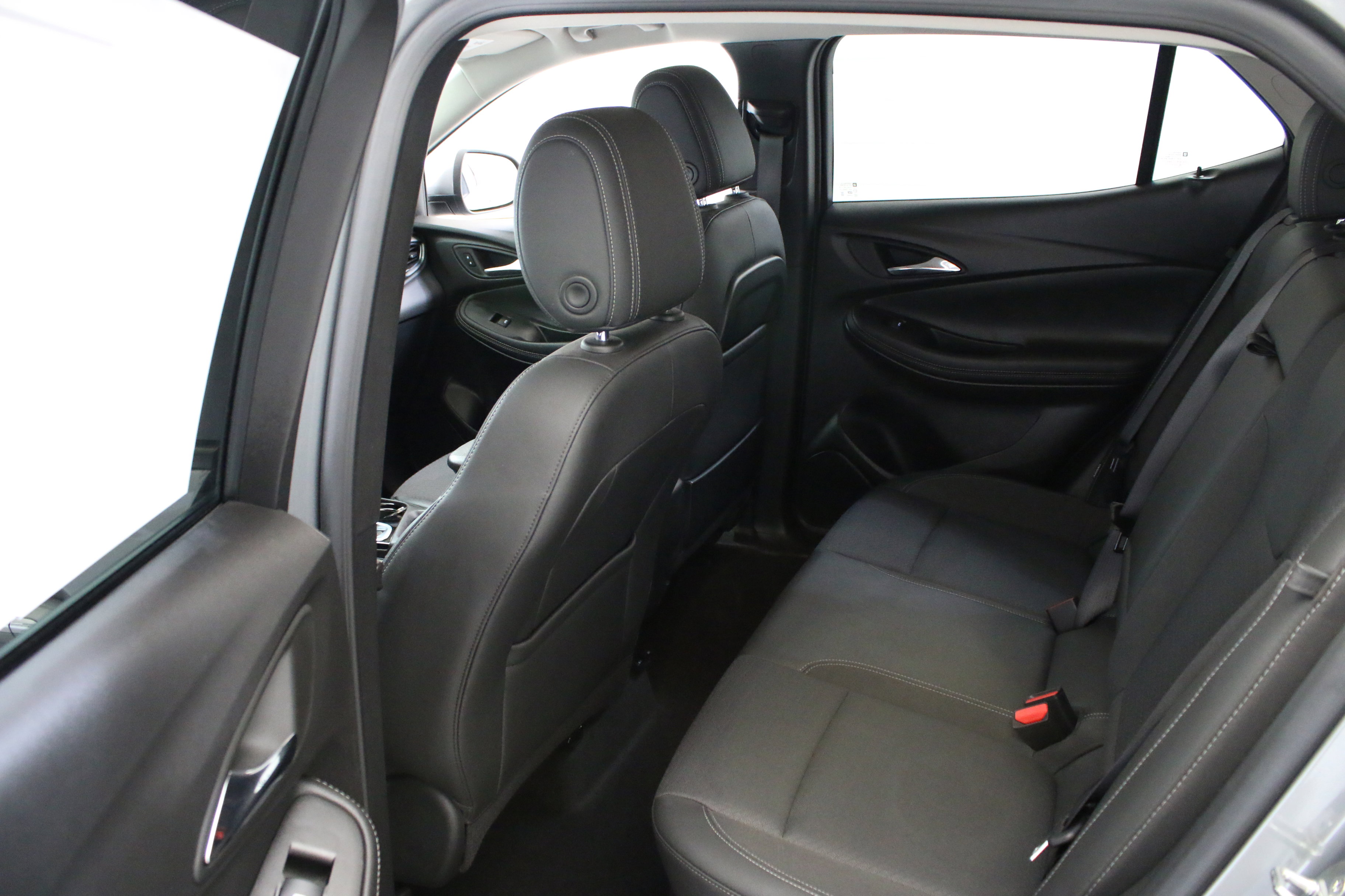 Used 2023 Buick Encore GX Select w/ Sport Touring Package FWD image 27