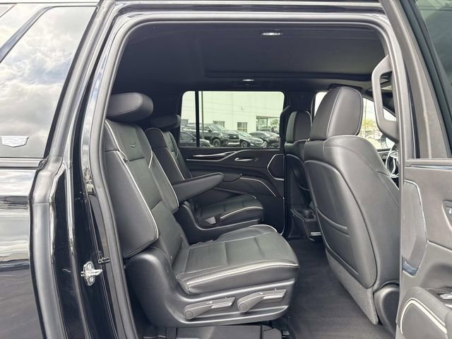 Used 2023 Cadillac Escalade ESV Sport AWD/4WD image 17