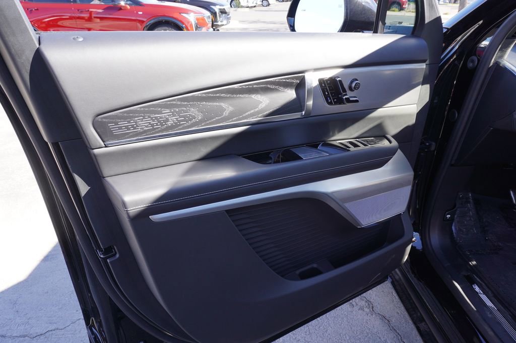 New 2026 Cadillac Vistiq Platinum image 15