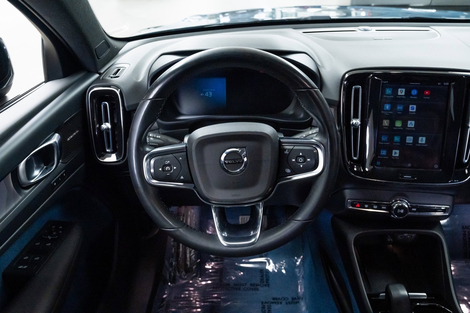 Used 2023 Volvo C40 P8 Recharge Ultimate image 12