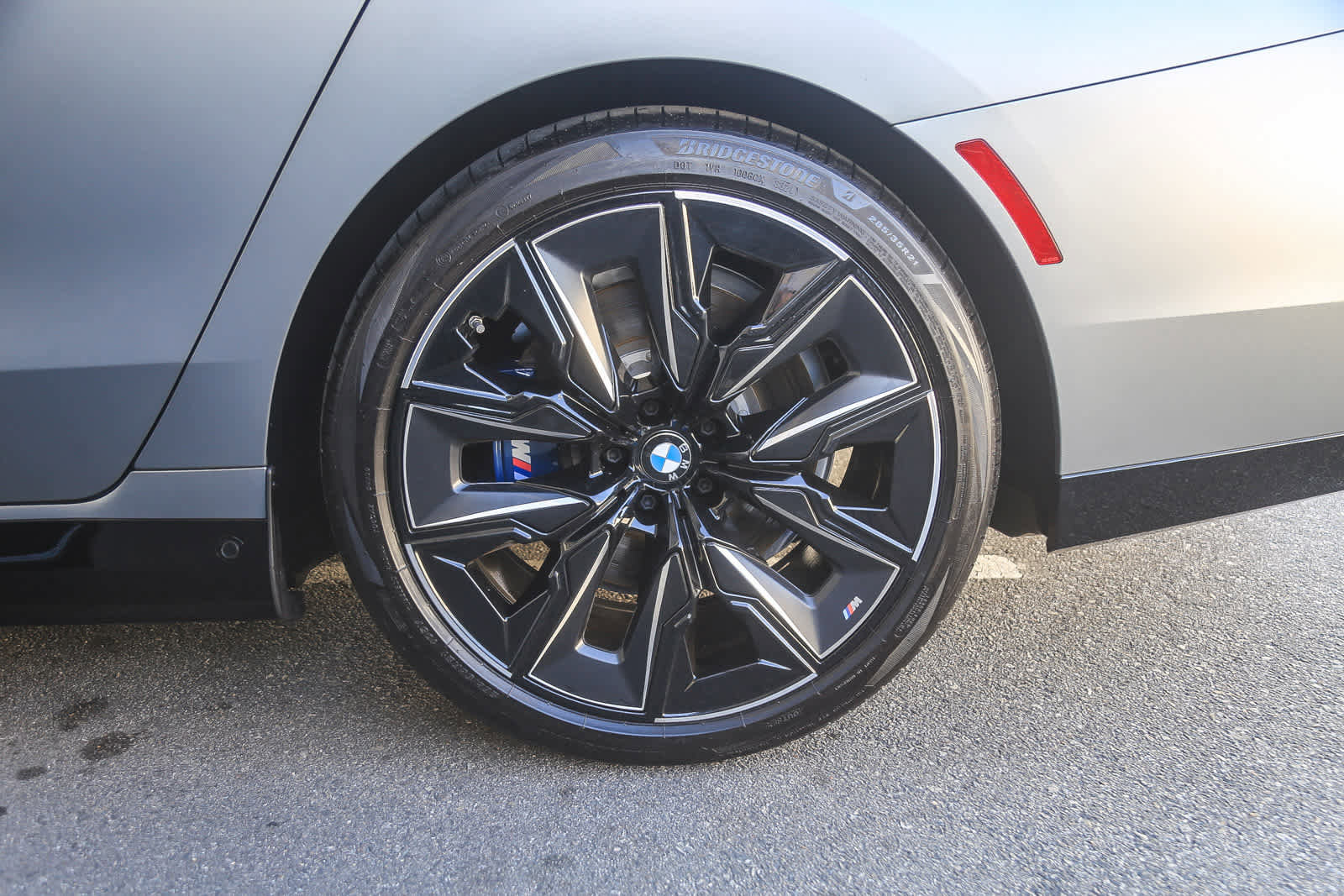 Used 2025 BMW i7 M70 w/ Executive Package image 8