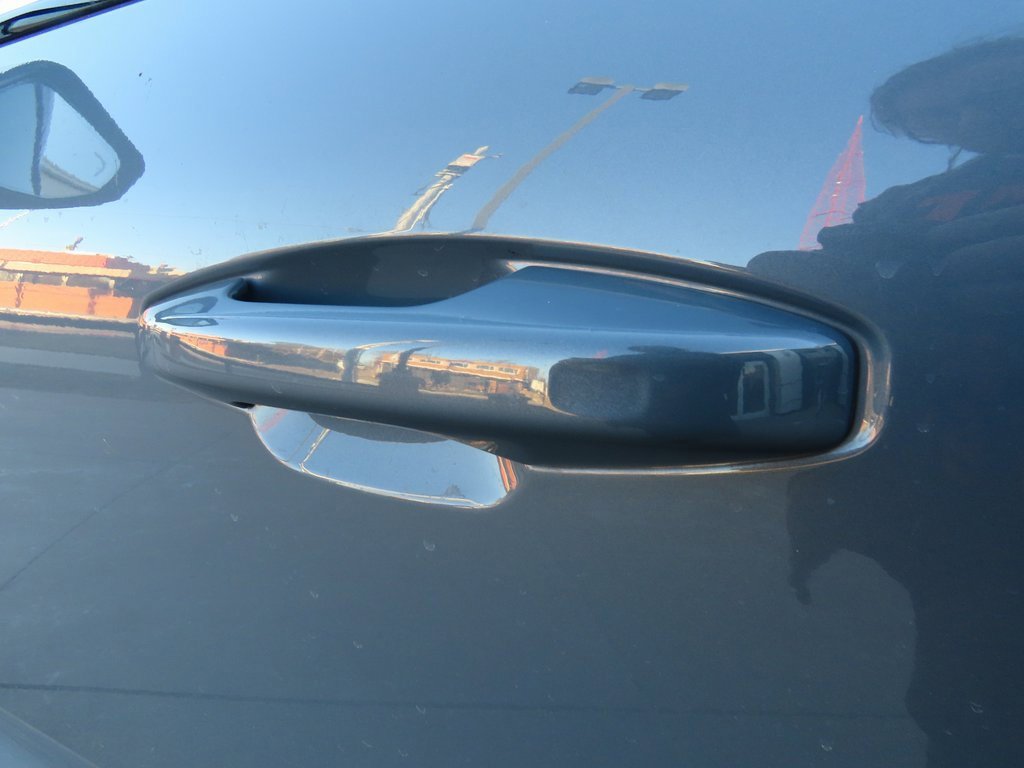 Used 2021 Volvo XC40 P8 Recharge image 22