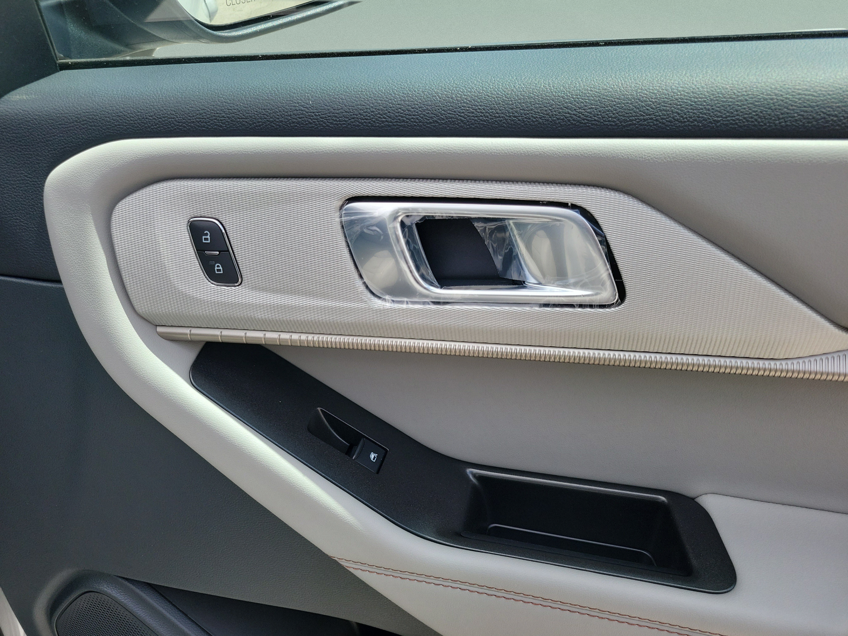New 2027 Ford Explorer Active w/ Active Comfort Package RWD image 8