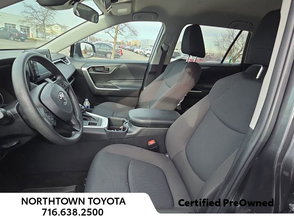 Used 2022 Toyota RAV4 LE image 14