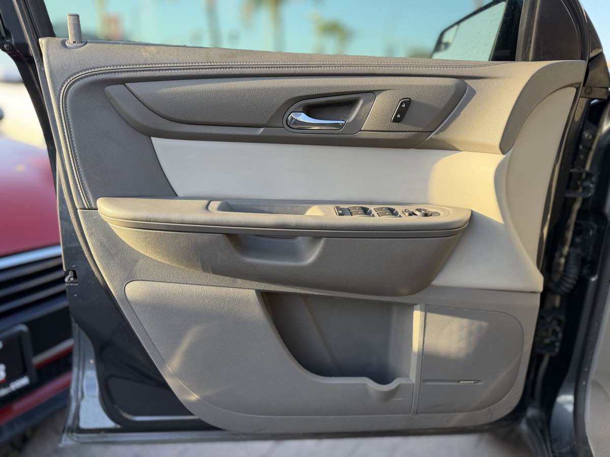 Used 2014 GMC Acadia SLE image 28