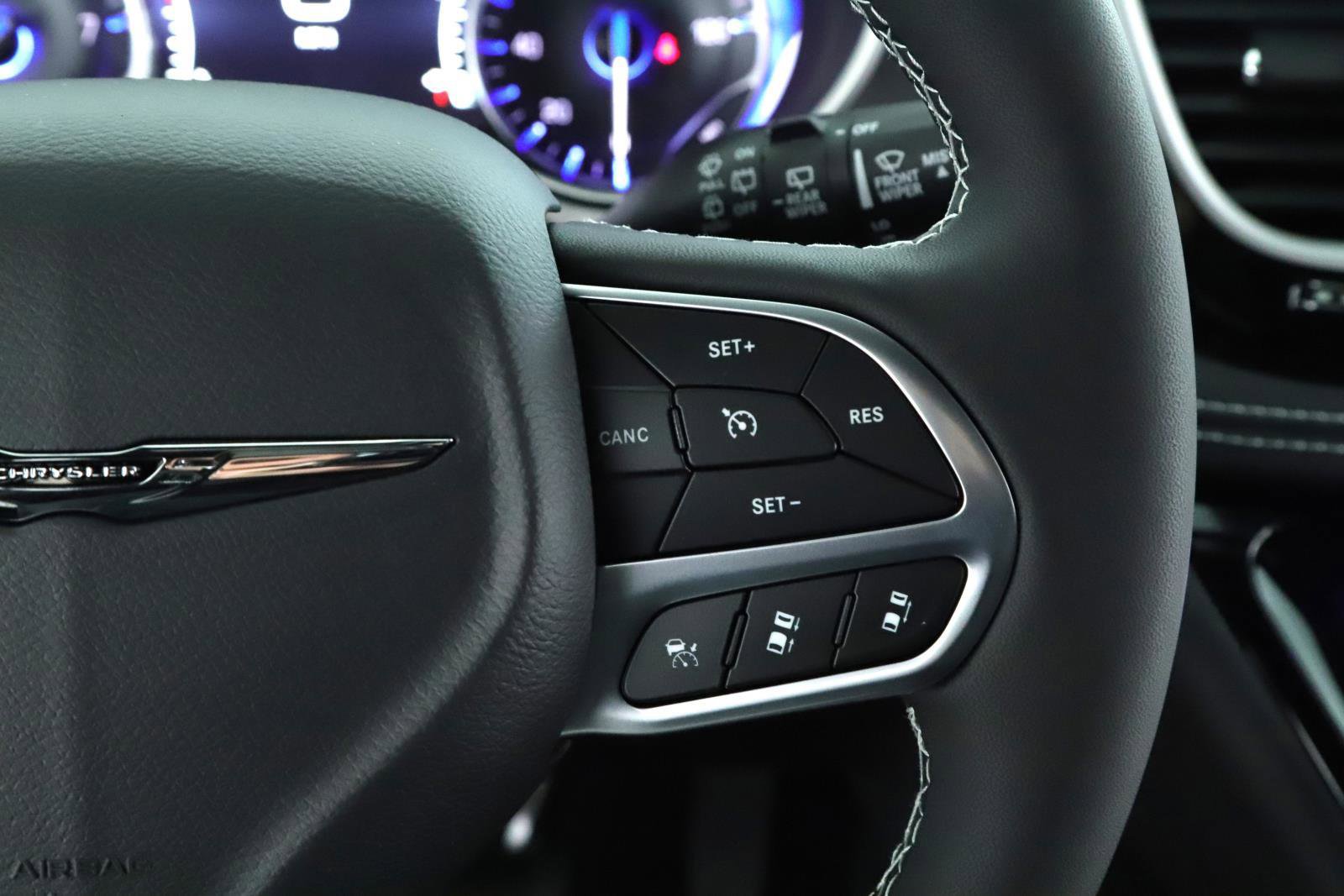 New 2026 Chrysler Pacifica Select image 10