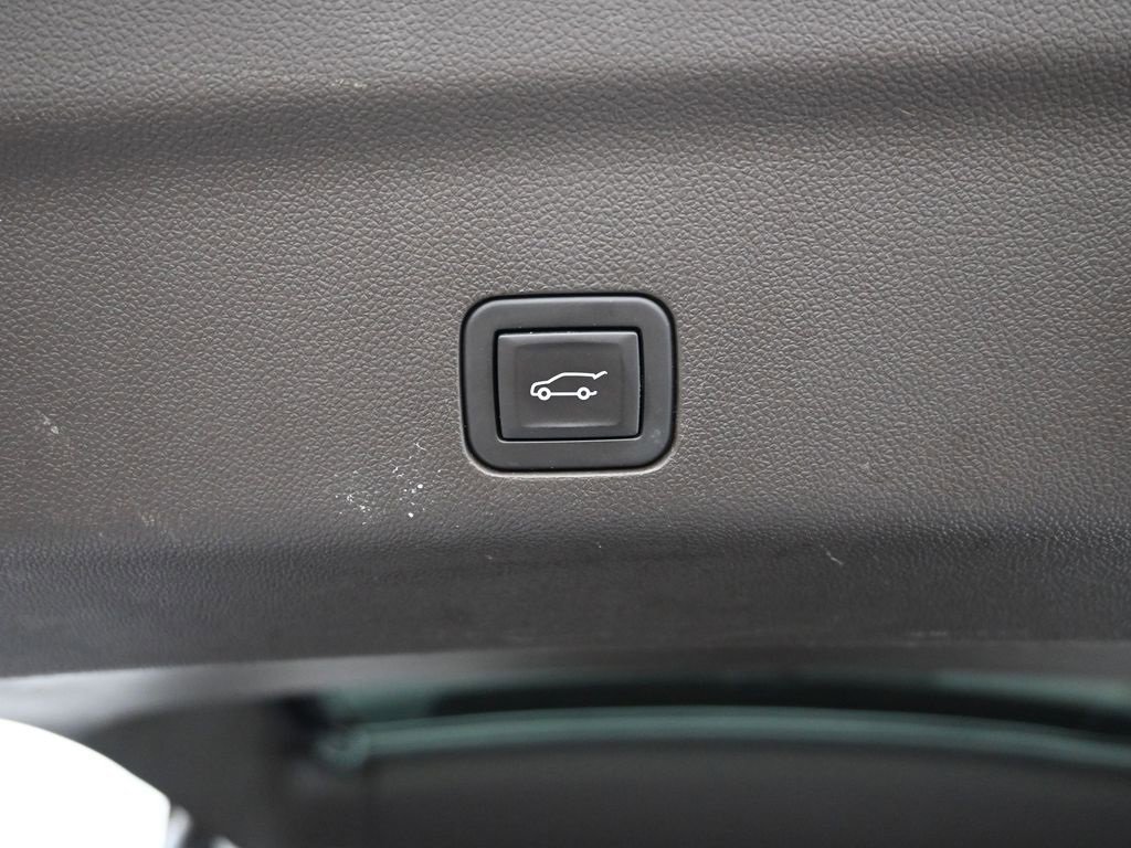 Used 2024 Chevrolet Suburban LT image 25